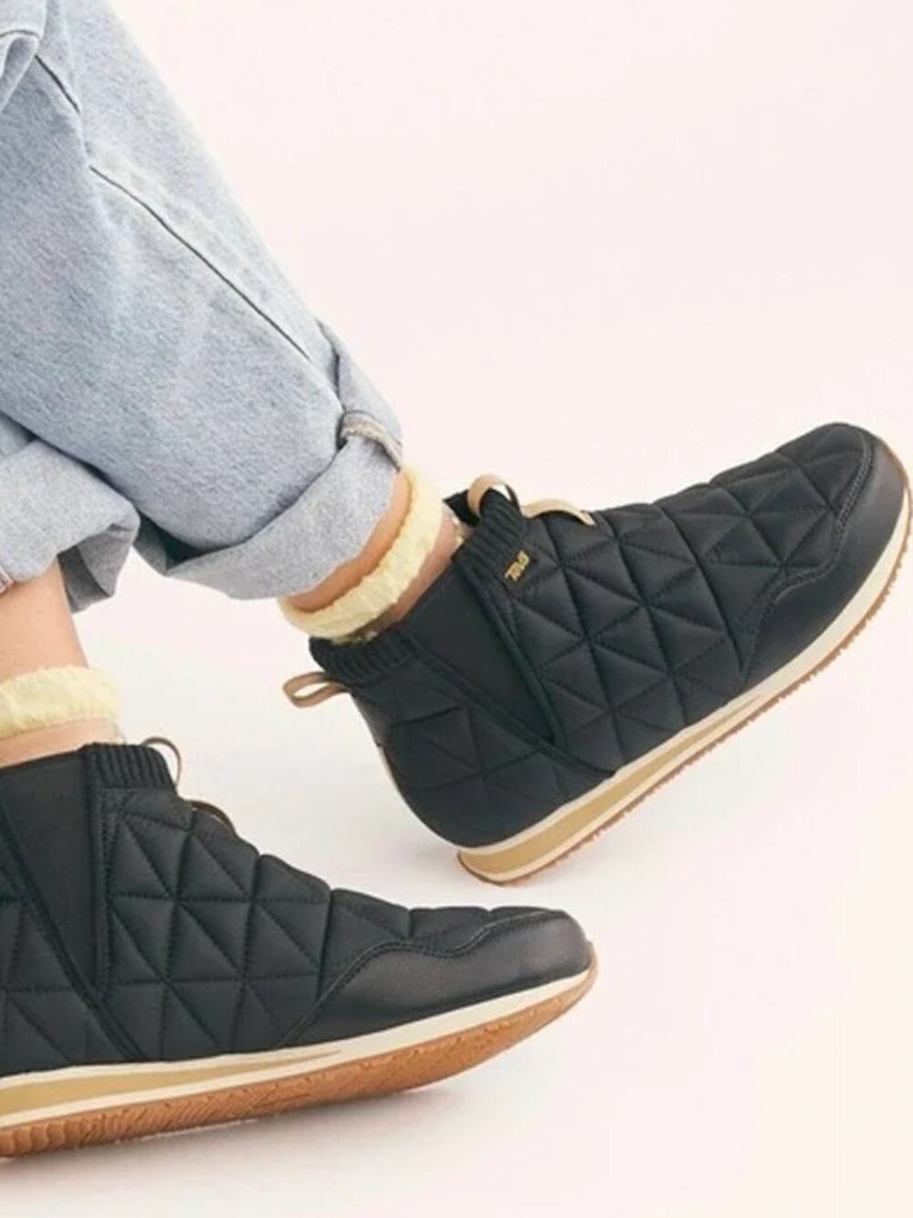 Teva ReEmber Mid Platform Bootie Womens Ankle Snow Rain Shoes Quilted Black 7